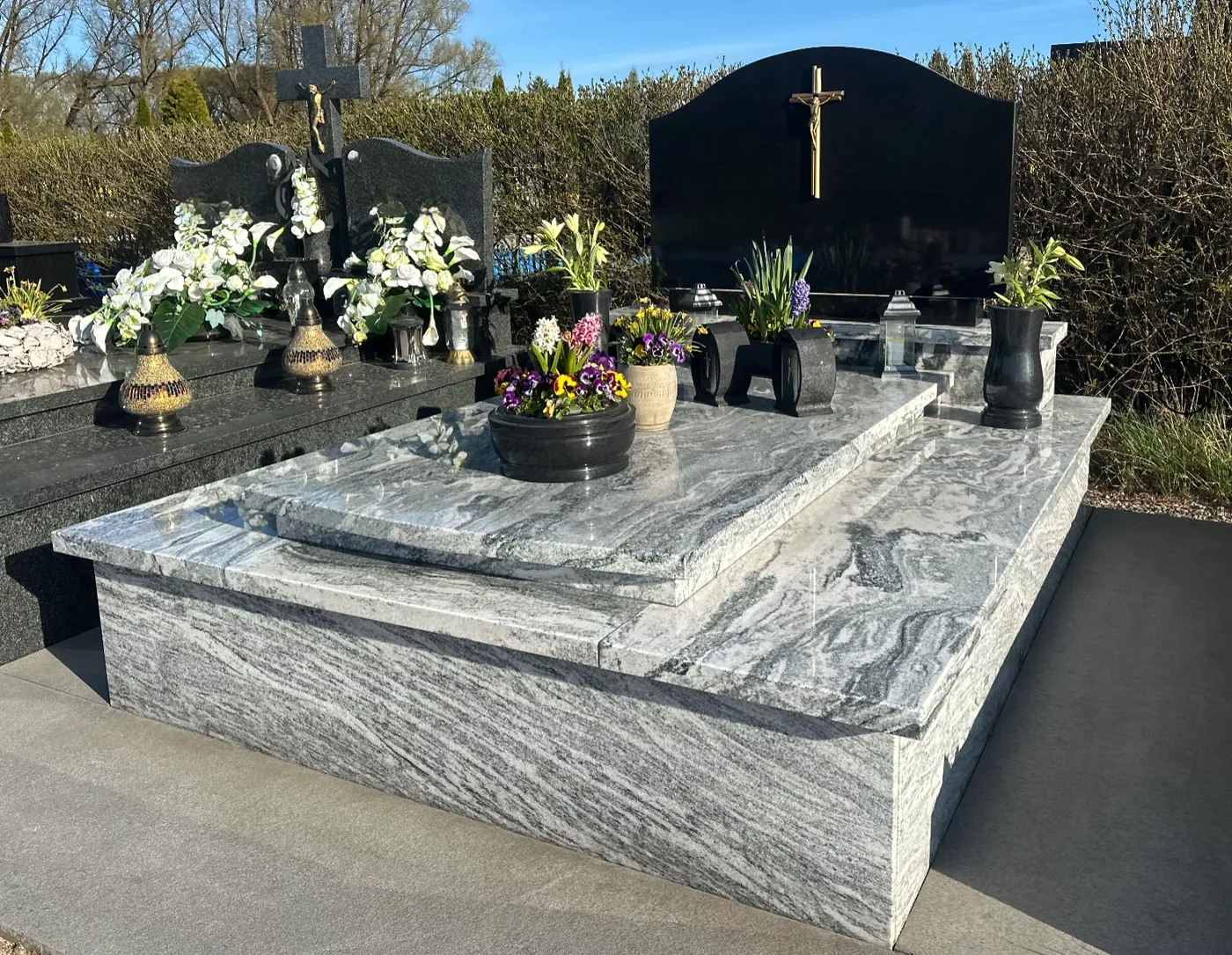 Grobowiec rodzinny — Granit Viscount White i Jet Black