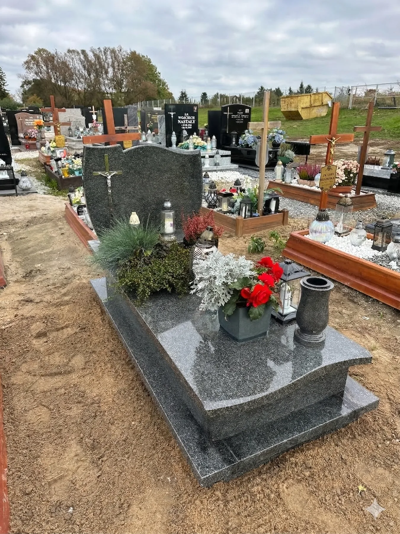 Nagrobek klasyczny granitowy — realizacja cmentarz