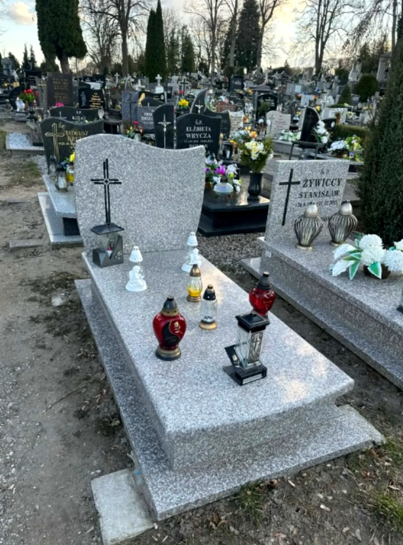Nagrobek pojedynczy klasyczny — granit Pomorze